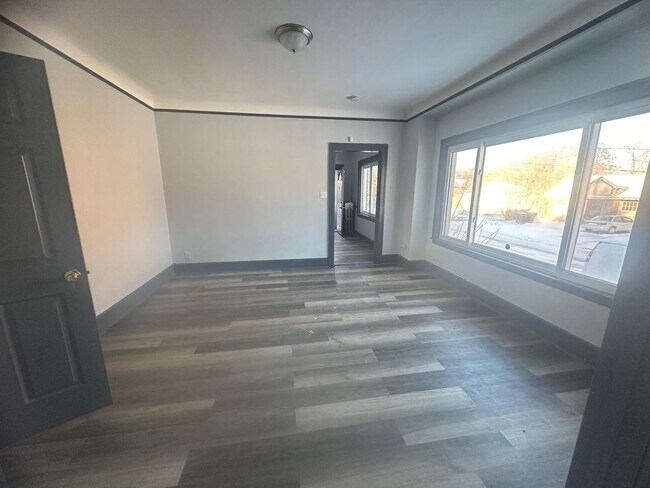 Building Photo - Move in Special!!! NEWLY UPDATED 3 B!EDROO...