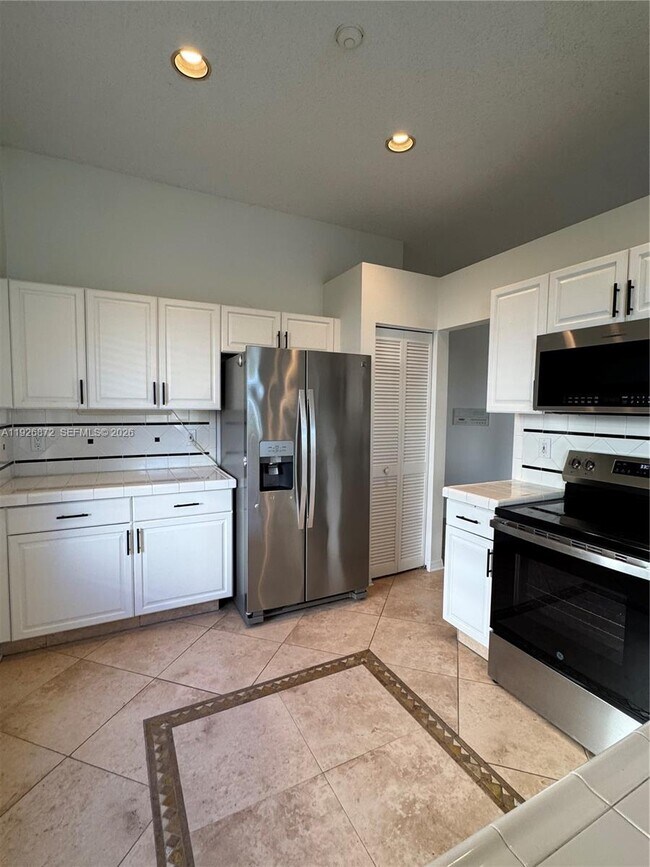 Building Photo - 815 Vista Meadows Dr