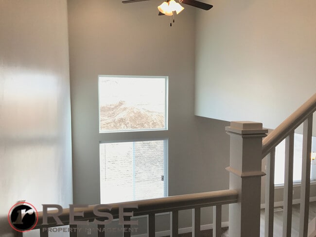 Building Photo - Beautiful Edge Townhome in Bluffdale