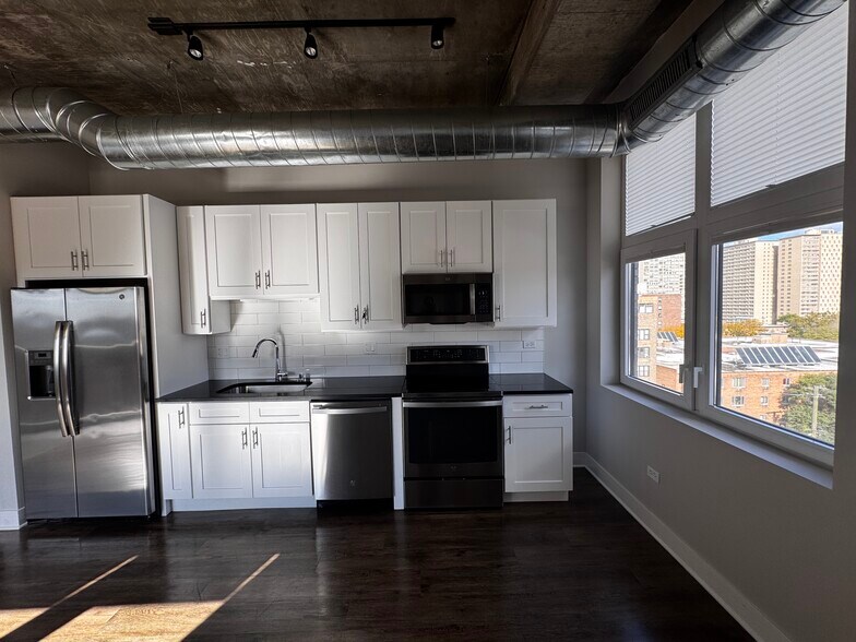 Building Photo - 3845 N Broadway St