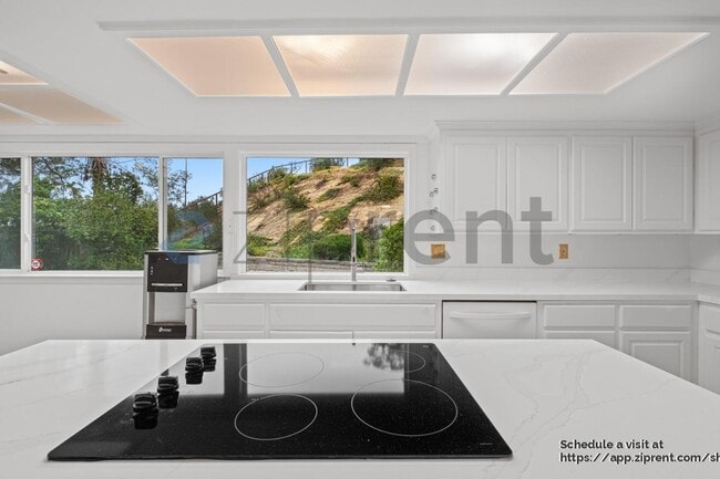 Building Photo - 60 Deerhaven Pl