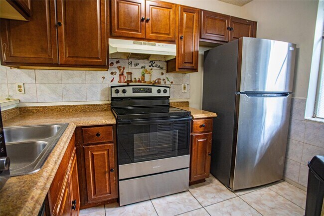 Building Photo - 4295 NW 114th Ter