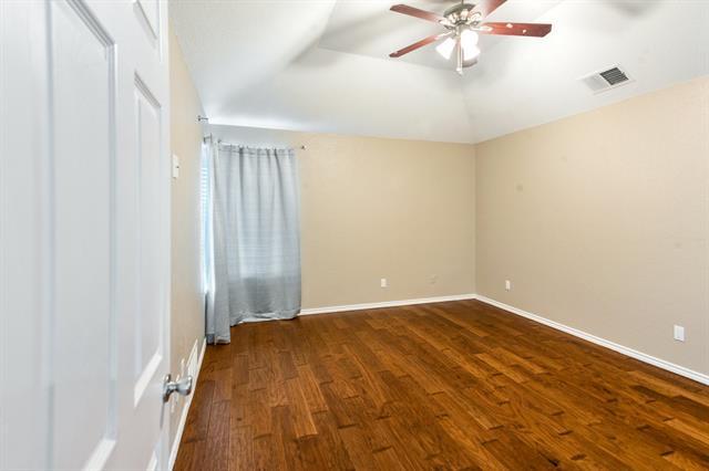 Building Photo - 2221 Meadowstone Dr