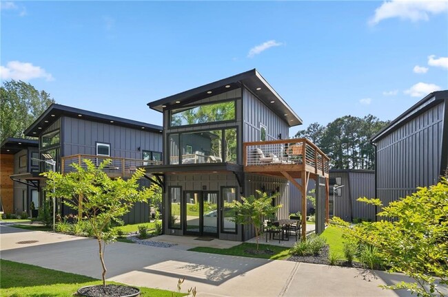 Building Photo - 3120 Godby Rd