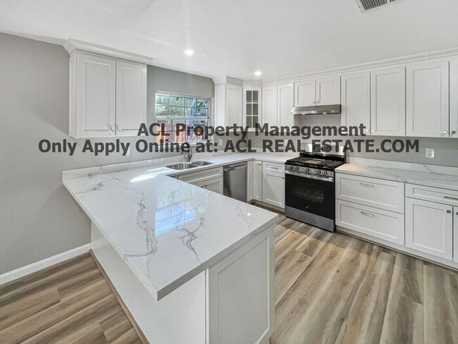 Building Photo - Stylishly Renovated Home with New Kitchen ...
