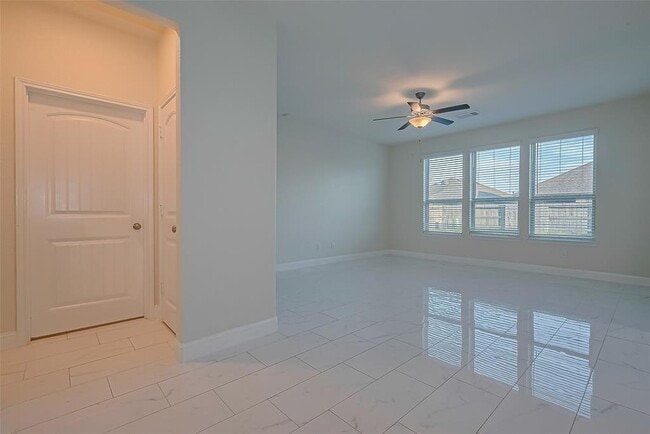 Building Photo - 25919 Aura Lake Ln