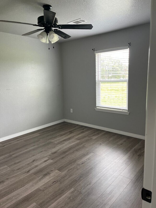 Building Photo - COX-NORTHRIDGE DRIVE TOWNHOMES