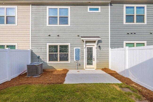 Building Photo - 317 Planters Trace Ln
