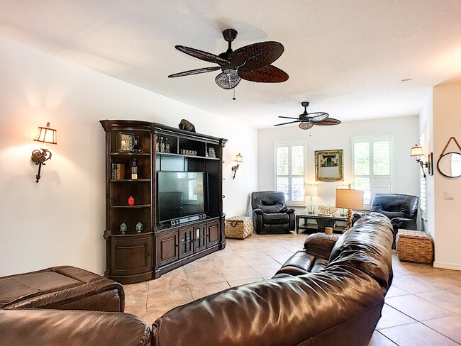 Building Photo - Gorgeous 4-Bedroom, 3-Bathroom Town Home w...