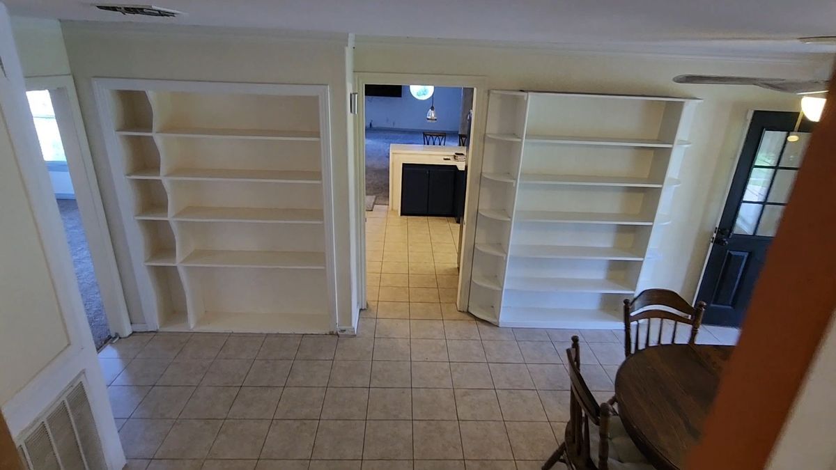 Building Photo - 1635 Sam Houston Dr