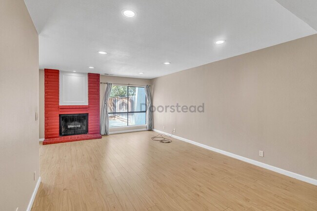 Building Photo - 1362 Casa Ct