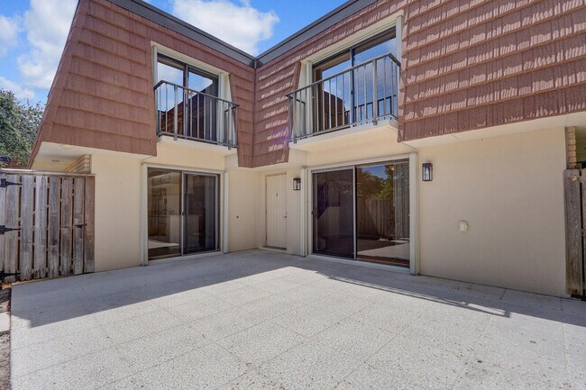 Building Photo - 3026 30th Ct