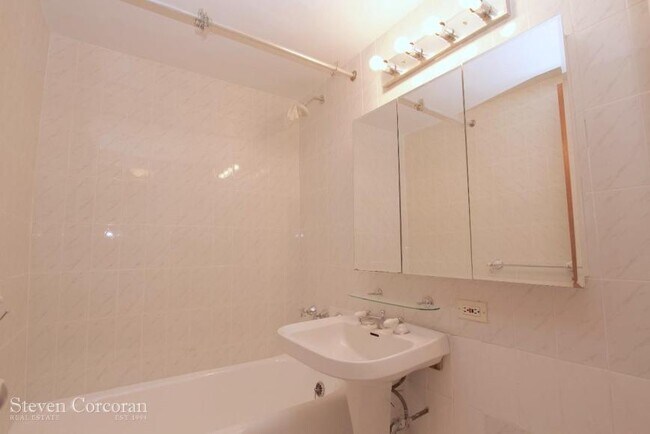 Building Photo - 0 bedroom in New York NY 10017