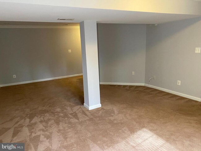 Building Photo - 14075 Wellman Ct