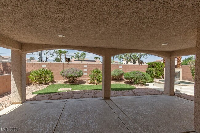 Building Photo - 6233 Double Oak St