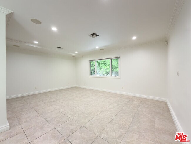 Building Photo - 1094 Garden Ln