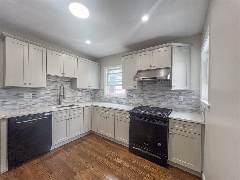Primary Photo - 2 Westerly St