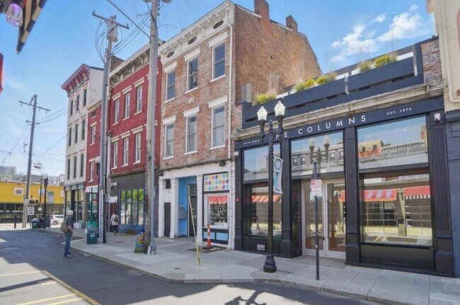 Building Photo - 107 W Elder St