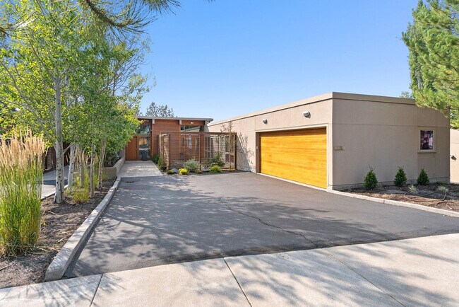 Building Photo - 2225 NW Reserve Camp Ct