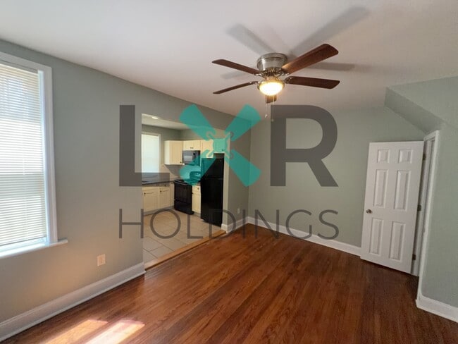 Building Photo - 304 Berbro St