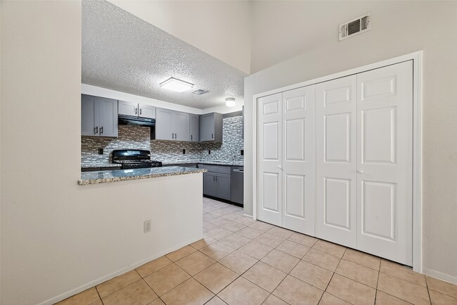 Building Photo - 16106 Barbarossa Dr