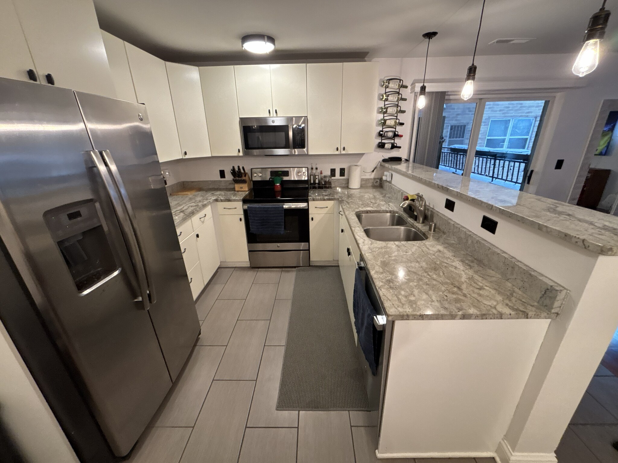 Building Photo - 1550 N Warren Ave