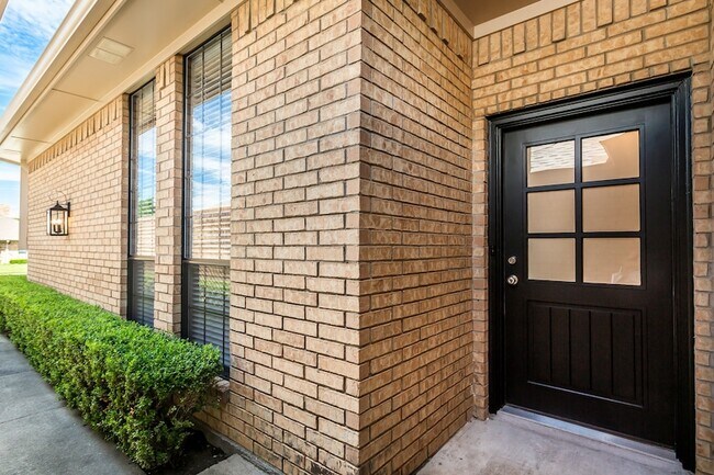 Building Photo - 2117 Promontory Point