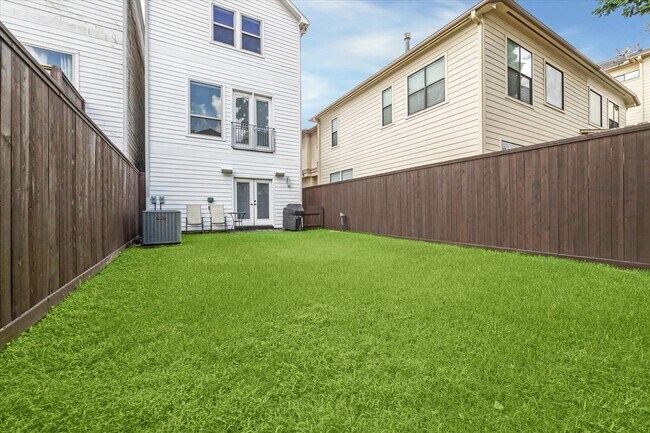 Building Photo - 6126 Clyde St