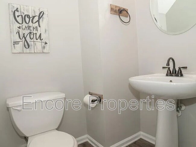 Building Photo - 221 Danesway Dr