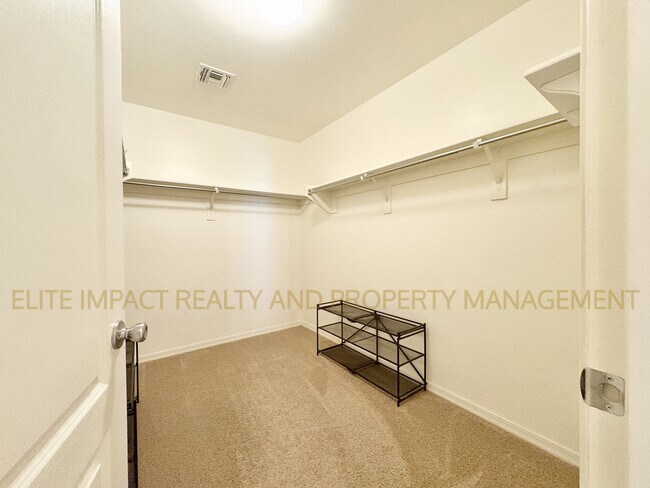 Building Photo - 11684 W Vanderbilt Farms Way