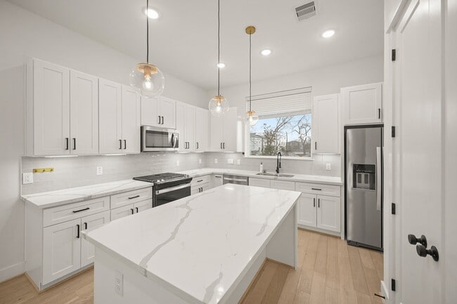 Building Photo - 2811 Anita St