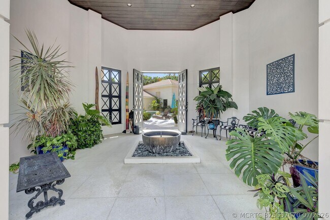 Building Photo - 17070 Royal Cove Way