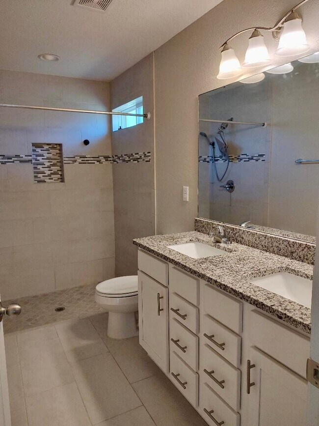 Building Photo - Excellent 3 Bedroom 2 Bath House for Rent. Best Part of Town near Everything!