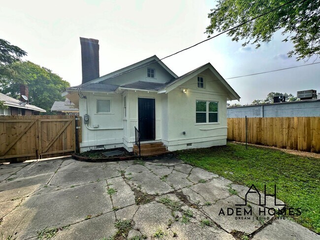 Building Photo - Recently Renovated Brick Home Minutes Away...