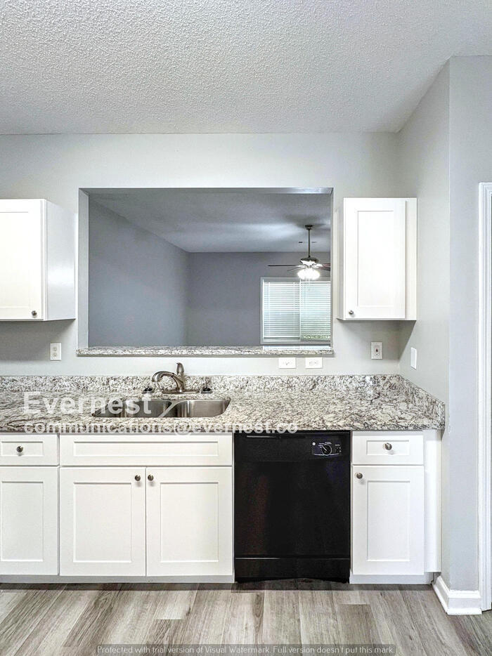 Building Photo - 8609 Thomas Ln