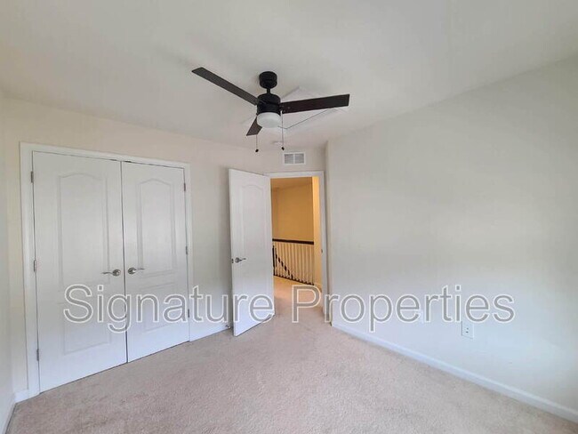 Building Photo - 316 Tree Line Dr