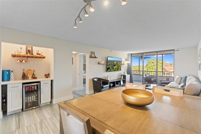 Building Photo - 1850 Homewood Blvd