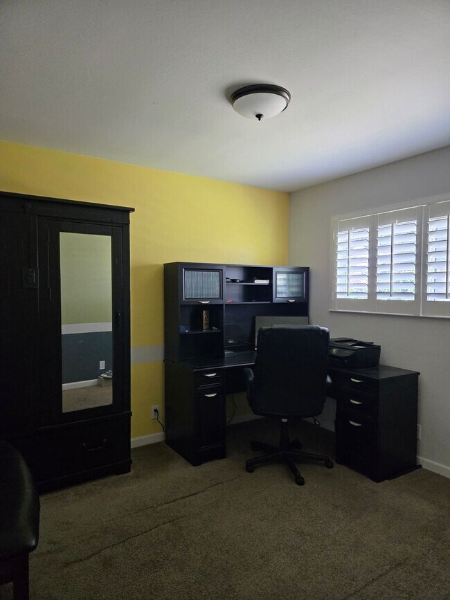 Building Photo - Beautifully Updated 3 Bed, 2 Bath House