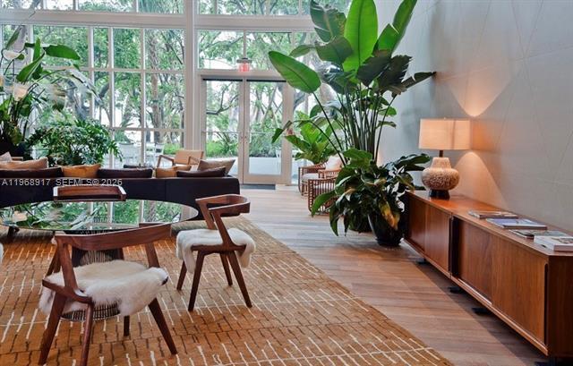 Building Photo - 2020 N Bayshore Dr