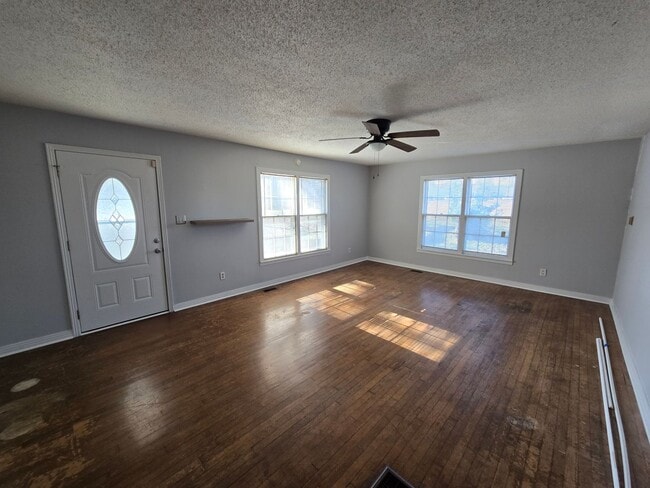 Building Photo - 3 Bed 1 Bath with Acreage