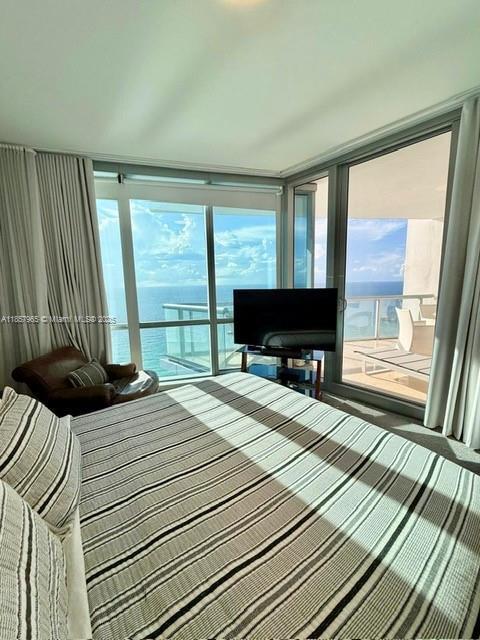 Building Photo - 17121 Collins Ave