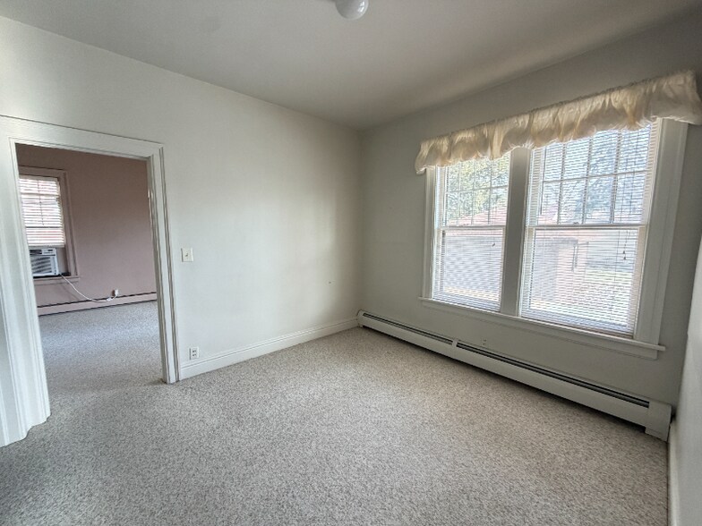 Building Photo - 1155 N Cherry St