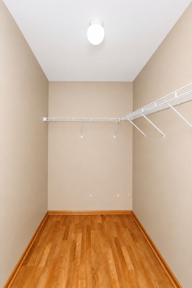 Building Photo - 1623 Silverstone Dr