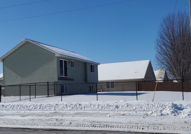 Building Photo - 1283 Blue Jay Pl