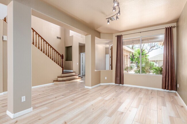 Building Photo - Stunning 5 Bedroom 3 Bath Two Story Home in Cave Creek! Gated Community & Private Pool