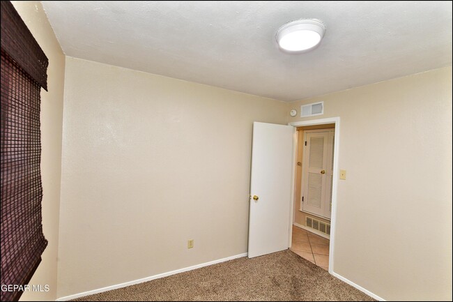 Building Photo - 4504 R J Lunn Ct