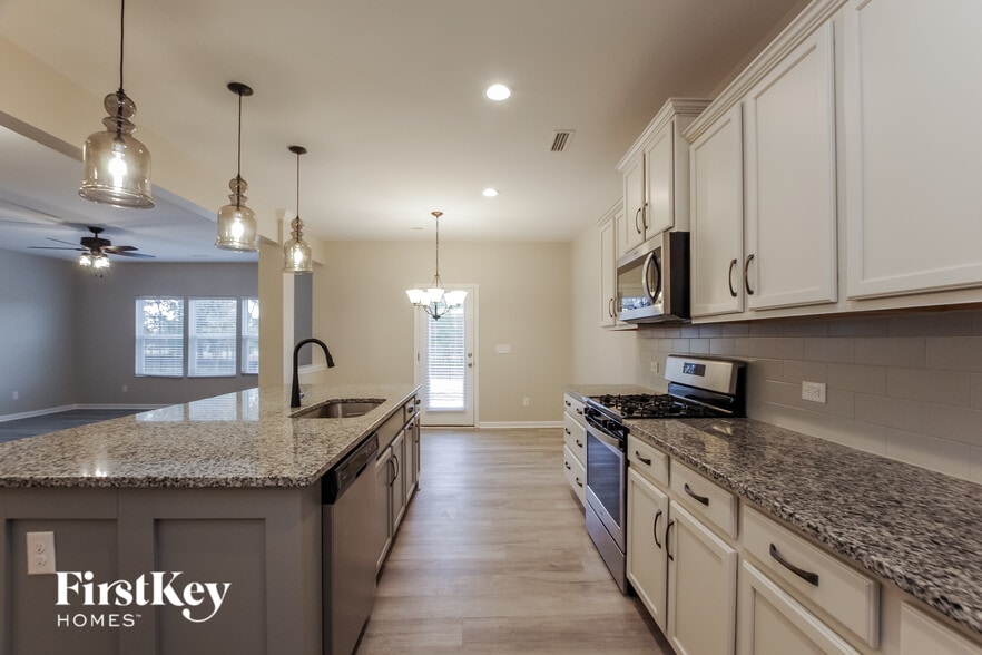 Building Photo - 4201 Bent Green Ln