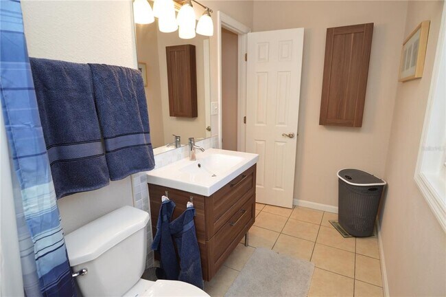 Building Photo - 3889 Pompano Dr SE