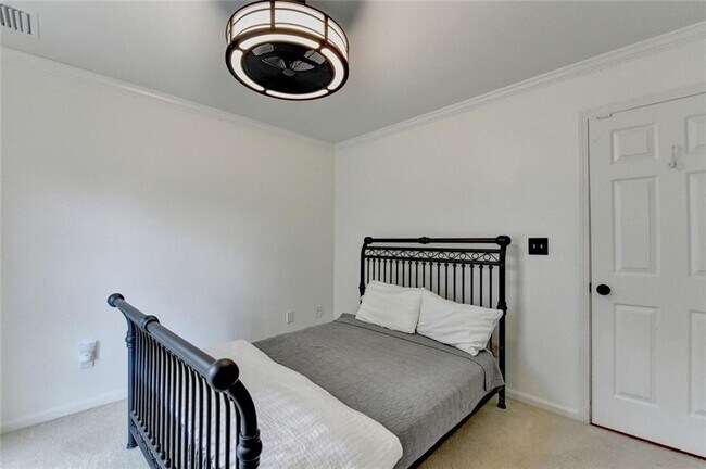 Building Photo - 2611 Briers N Dr