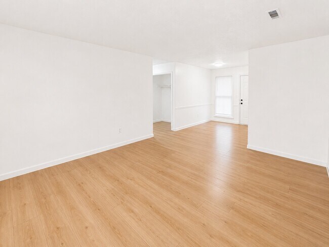 Building Photo - 1509 Medland Rd NW